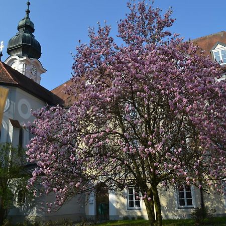 Haus Der Begegnung Heilig Geist Hotel บวร์กเฮาเซิน ภายนอก รูปภาพ