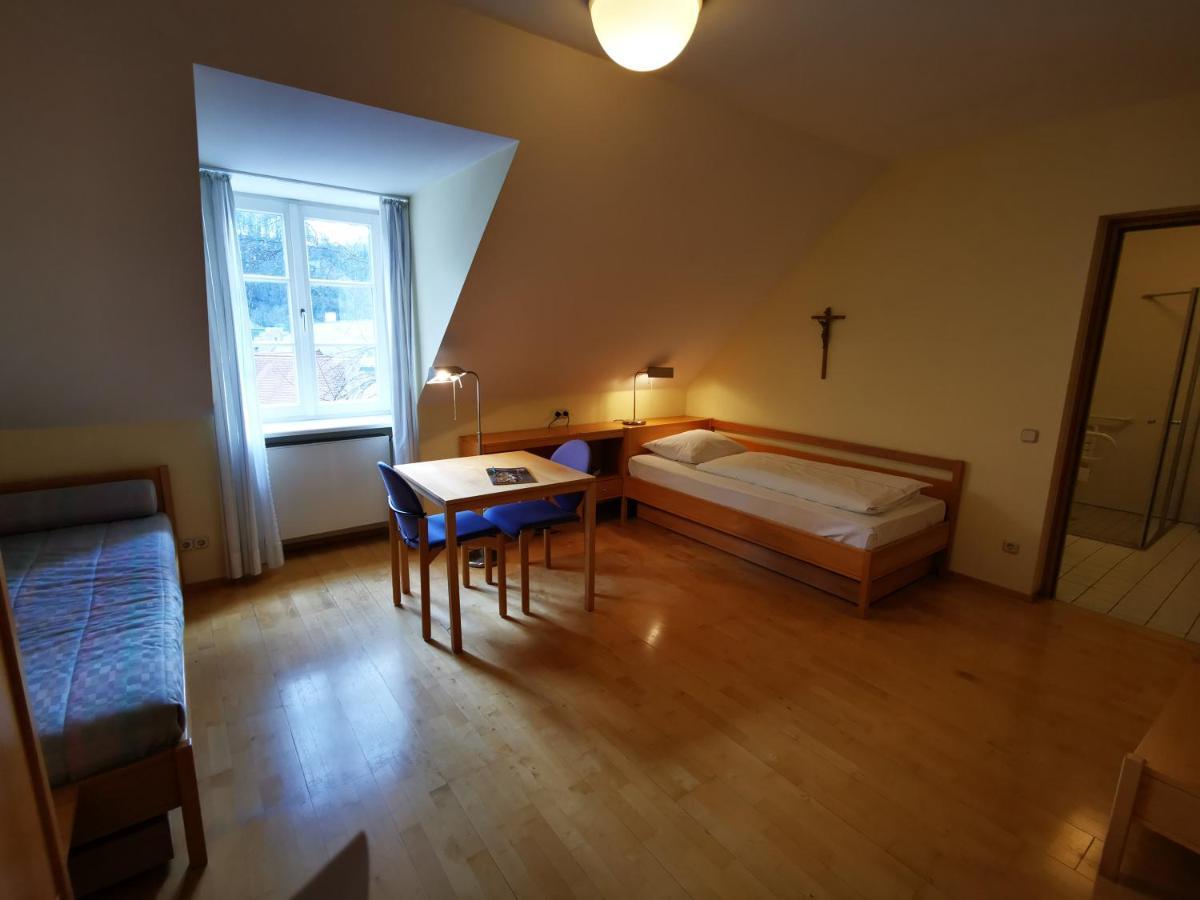 Haus Der Begegnung Heilig Geist Hotel บวร์กเฮาเซิน ภายนอก รูปภาพ